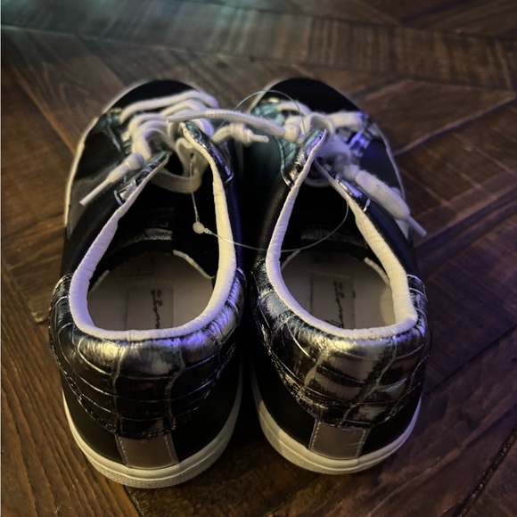 VINTAGE HAVANA
Women's Patricia Sneaker Size 10 Great Condition - Picture 5 of 13